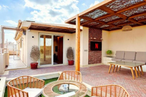 The 1BDR Rustic Rooftop w Wow Outdoor Terrace